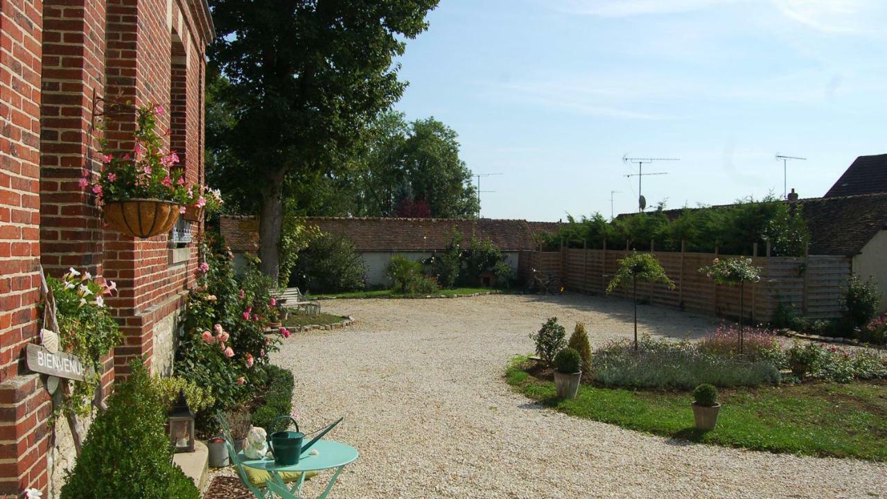 Le Manoir Du Menillet Bed & Breakfast Bornel Bagian luar foto